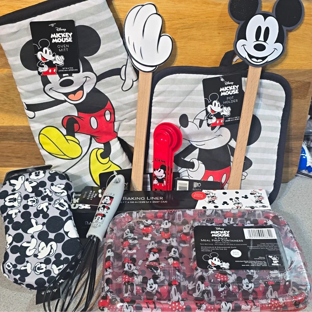 14 Piece Disney Mickey Mouse Kitchen Gadgets Set Pot Holders, Spatulas Meal Prep